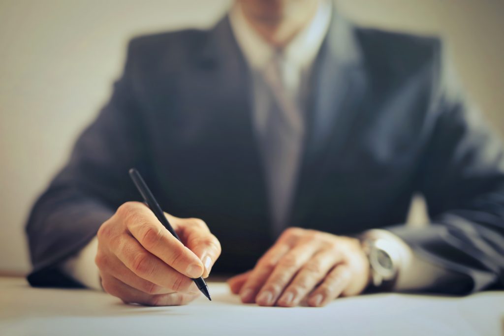 Finding The Ideal Size: How Big Should Your Home Office Desk Be? Finding The Ideal Size: How Big Should Your Home Office Desk Be?